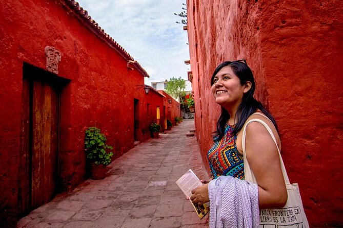 Guided tour of the city of Arequipa in private service - San Lázaro and the city’s white volcanic stone