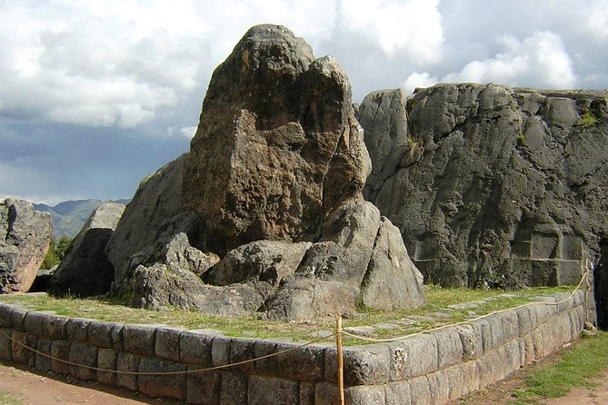 Half-Day Cusco City Tour: Four Ruins, Cathedral and Qorikancha - Q’enqo: a carved rock with unanswered questions