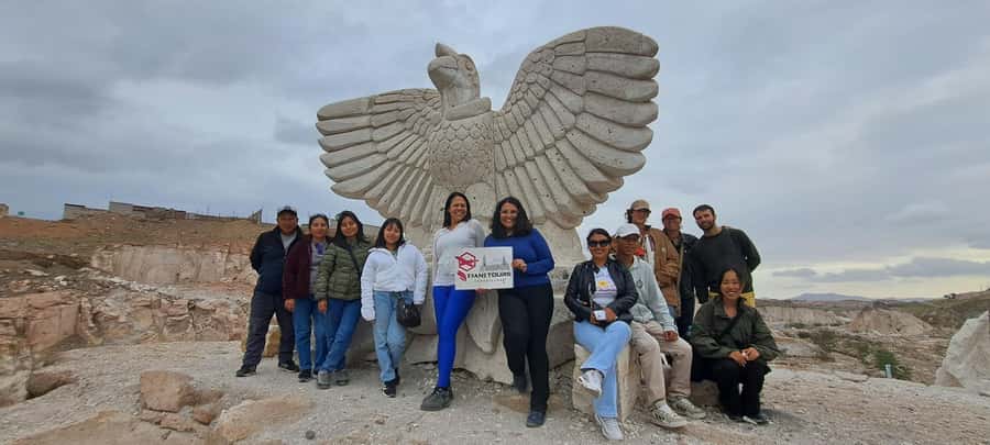 Hike to the Ruta del Sillar and Culebrillas in Arequipa - Walking into Culebrillas Creek