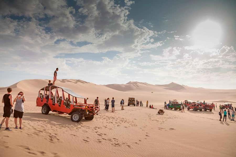 Huacachina: Buggy en las Dunas al Atardecer y Sandboarding - Why Huacachina works so well for a short adventure