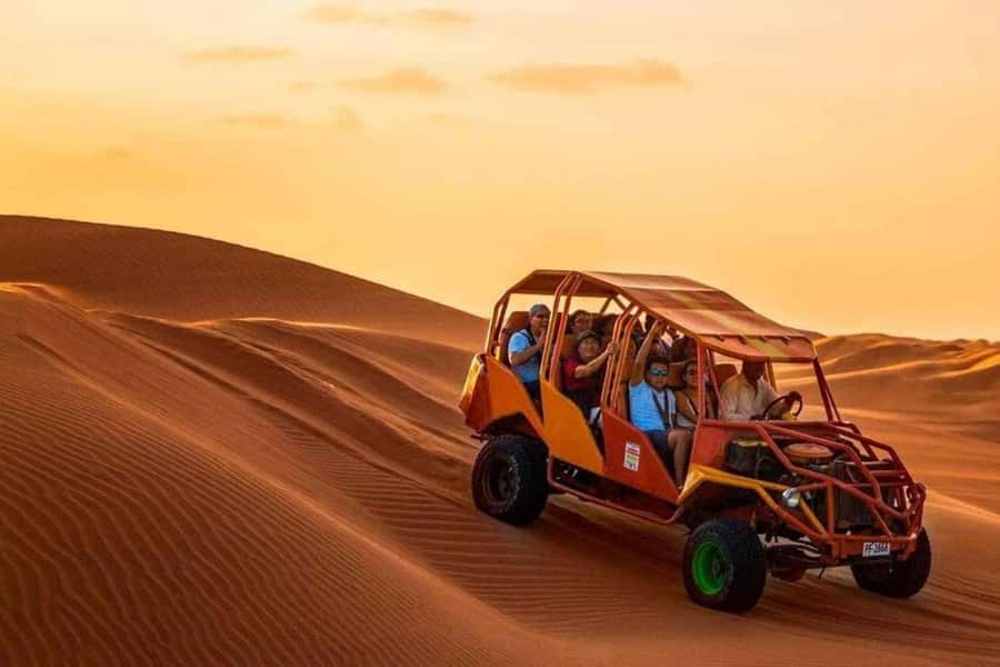 Huacachina: Buggy en las Dunas al Atardecer y Sandboarding - Photo stops above the oasis