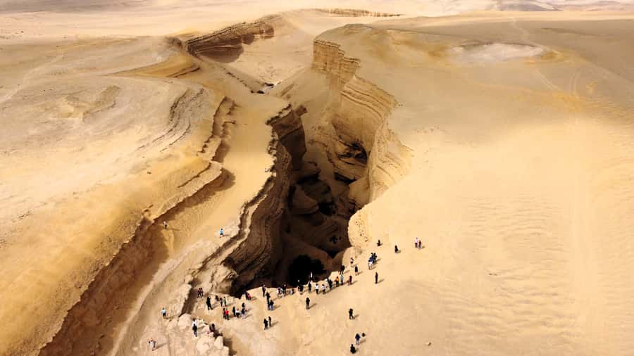 Ica: Canyon of the Lost Tour in Ocucaje Desert - Hiking down for about 1.5 hours
