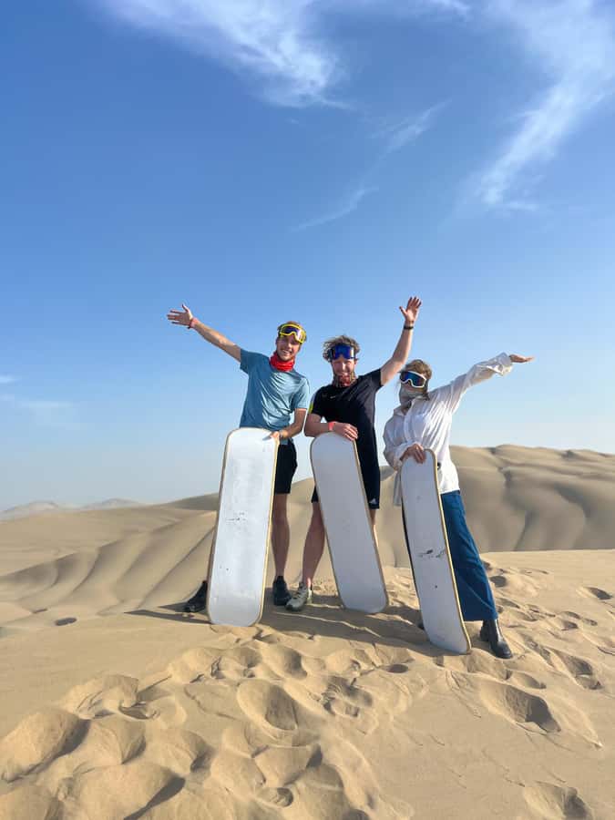 Ica/Huacachina: Crazy buggy in the dunes at sunset + sand sled - Who will enjoy this most