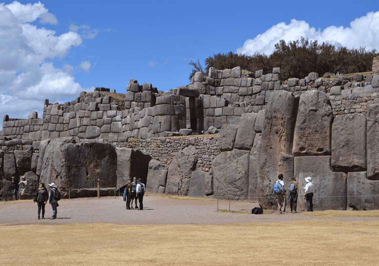 In Cusco: Saqsaywaman, Qenqo, Pukapukara, Tambomachay. - Puka Pukara: a compact stone post above Cusco