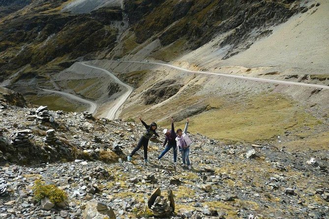 Inca Jungle Multi-Day Tour to Machu Picchu 4 DAYS - Day two: coffee, old paths, and Cocalmayo’s hot springs