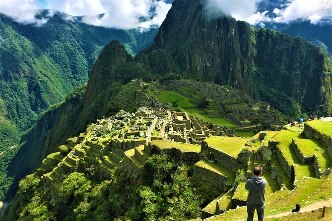 Inca Trail hike 4 days to Machu Picchu with panoramic Train - Day 3: Cloud forest, Phuyupatamarca, and Wiñay Wayna