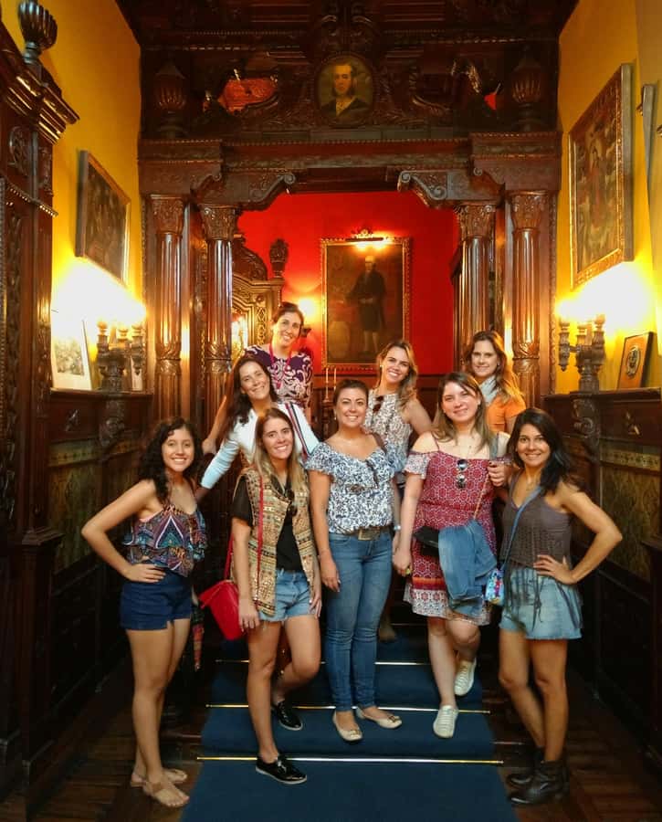 La casa de Aliaga, an alive colonial jewel at Lima center. - Entering a house that is still alive