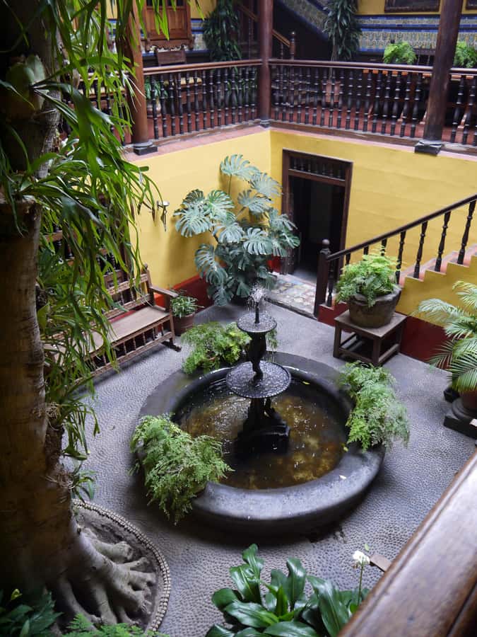 La casa de Aliaga, an alive colonial jewel at Lima center. - How the guide can shape the experience