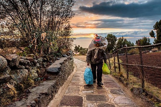 Lake Titicaca (2 Days) - Seeing how the Uros islands stay afloat