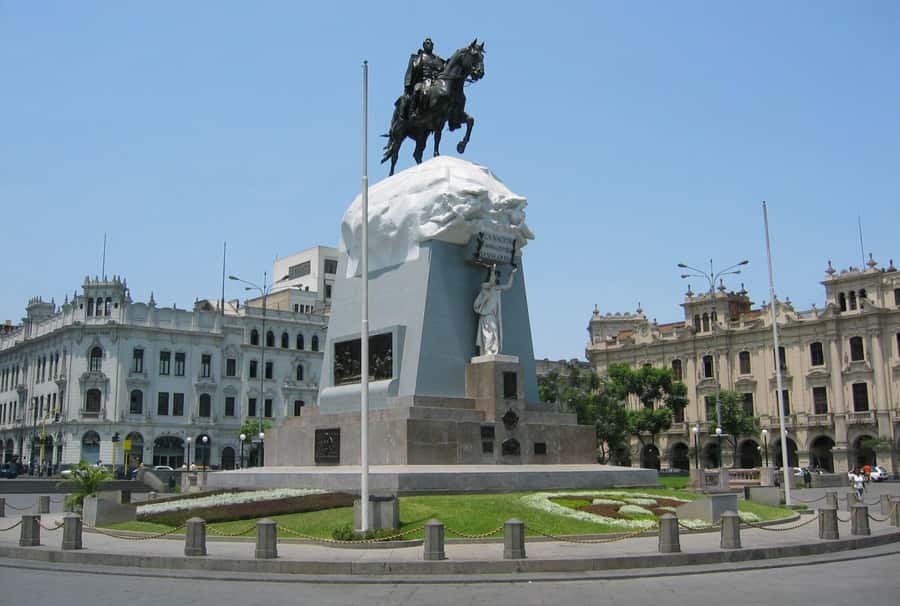 Lima: 7-Day Inca Tour with Flights and Machu Picchu - Day 1: Lima’s pyramids and colonial Plaza Mayor