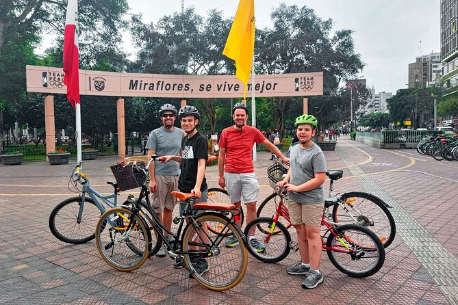 Lima Bike Tour in Miraflores & Barranco - Shared small group - A welcome pause at Heladería Speciale