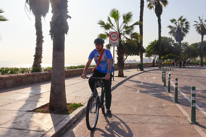 Lima Bike Tour in Miraflores & Barranco - Shared small group - Barranco’s murals and old mansions