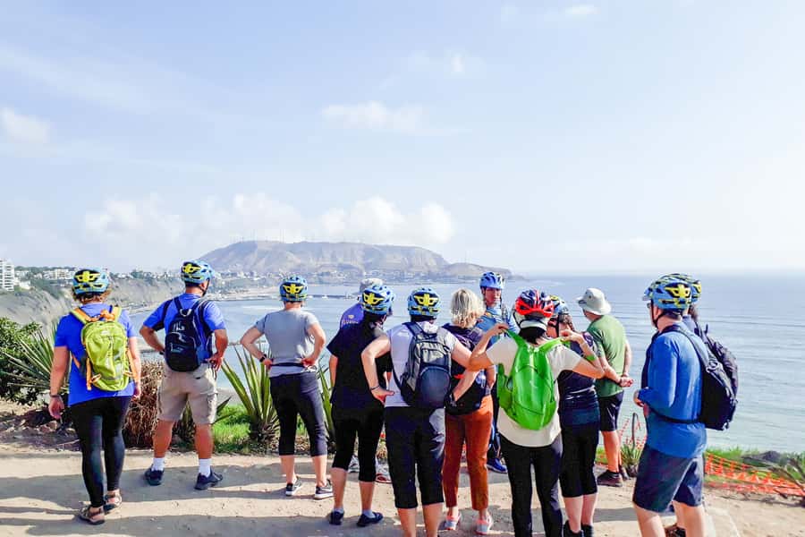 Lima Bike Tour: La Costa Verde & Jesus Statue in Chorrillos - Barranco’s old streets, murals, and Bridge of Sighs