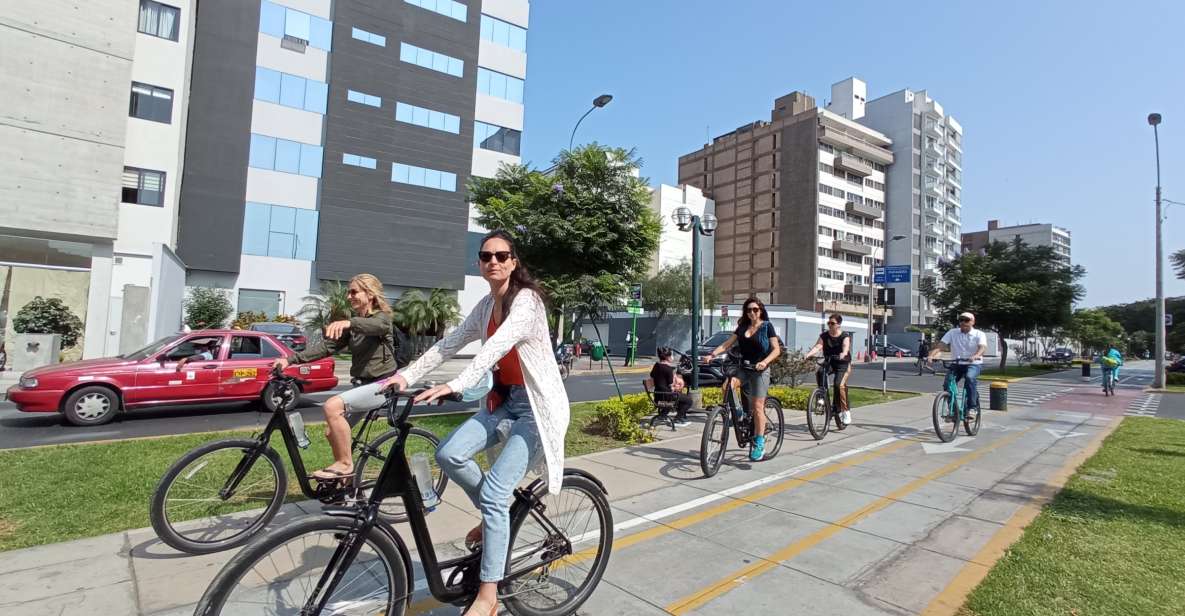Lima Bike Tour: La Costa Verde & Jesus Statue in Chorrillos - Reaching Chorrillos and the working harbor side of Lima