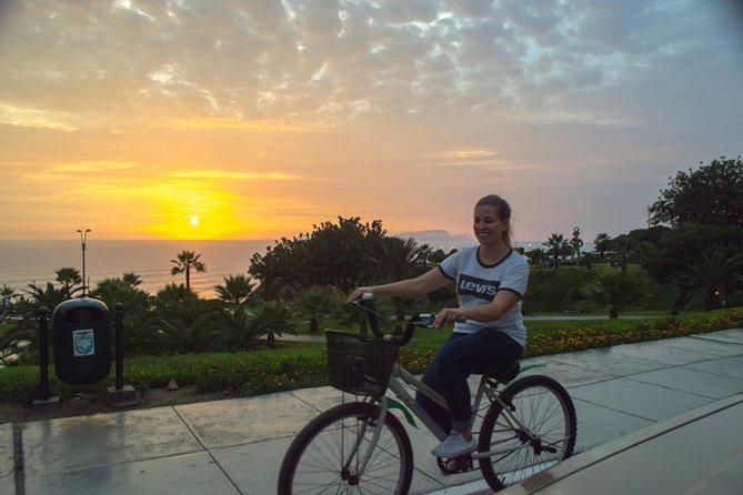Lima Bike Tour Miraflores - Barranco + Huaca Pucllana! - What the road feels like in practice