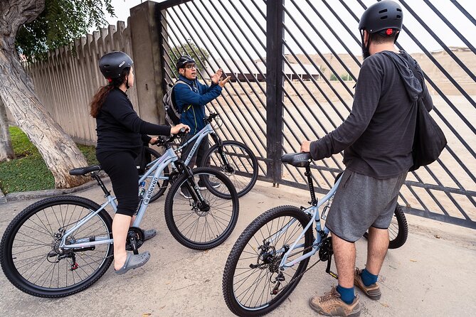 Lima: City biking - Barranco: street art, old streets, and a bohemian mood
