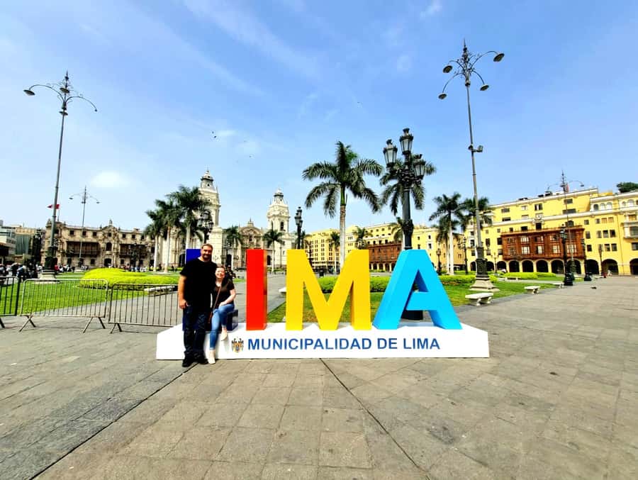 Lima: City Highlights Walking Tour & Catacombs - A short look at Iglesia de La Merced