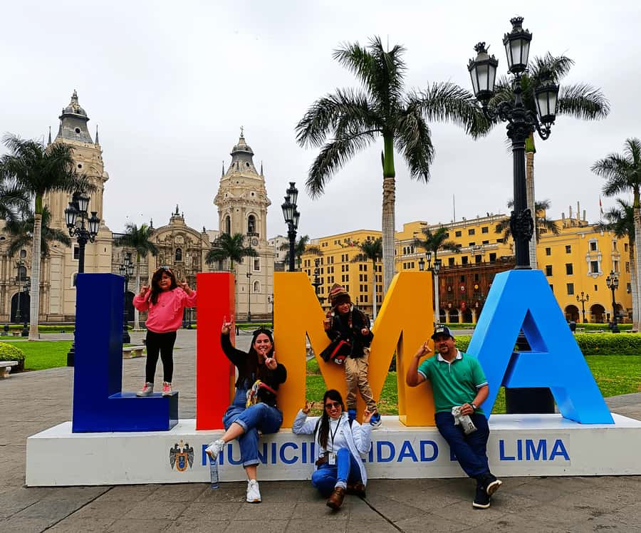 Lima: City Highlights Walking Tour & Catacombs - The House of Peruvian Literature and Plaza Mayor