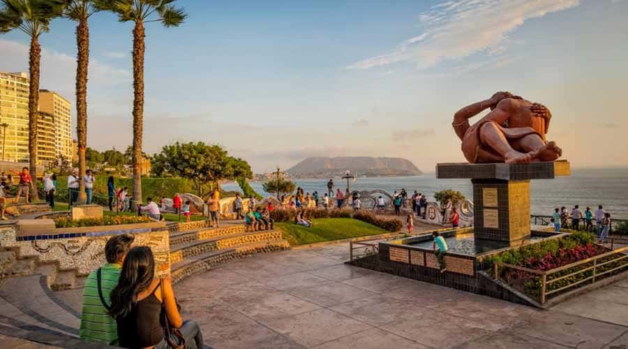 Lima : City tour 360° Panoramic bus - Sightseeing Tour - Starting in Miraflores and passing Huaca Pucllana
