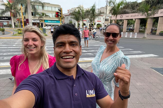 Lima City Tour and Catacombs - The guides make the short route work