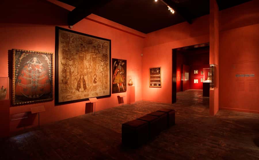 Lima: Half-Day Colonial Lima and Larco Museum Tour - Guides, languages, and the human side of the visit