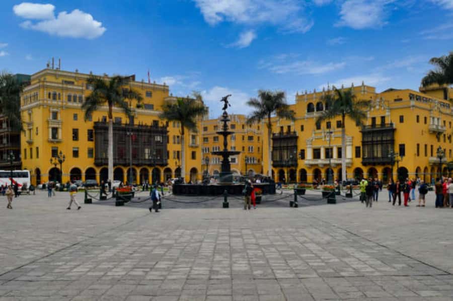 Lima: Historical Center Guided Walking Tour for free - The Main Square is not quite what you expect