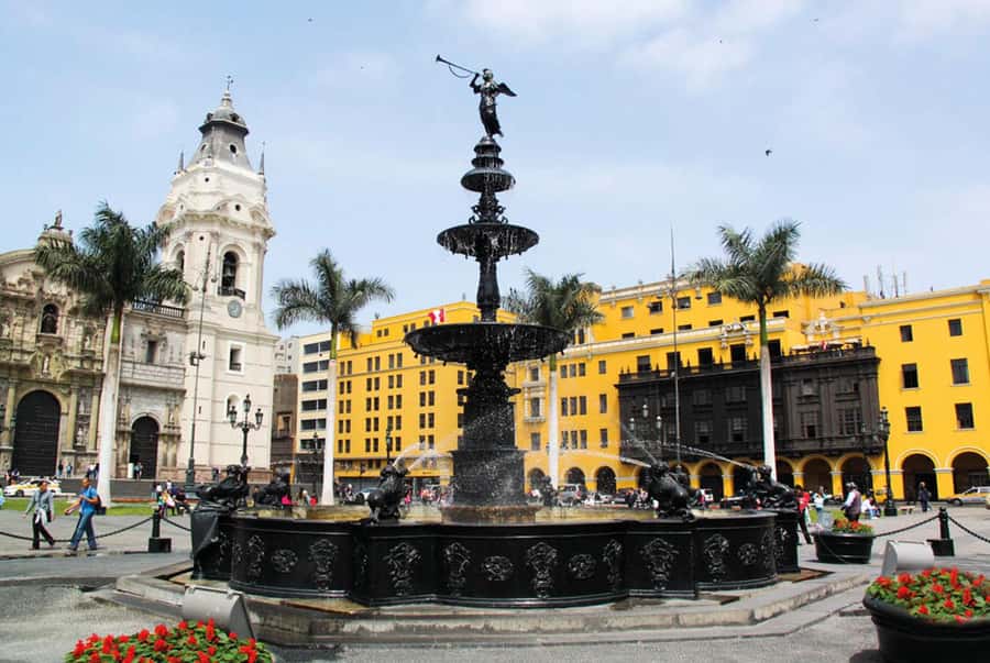 Lima: Historical, Colonial, and Modern City Tour - Why this four-hour route works for first-time visitors
