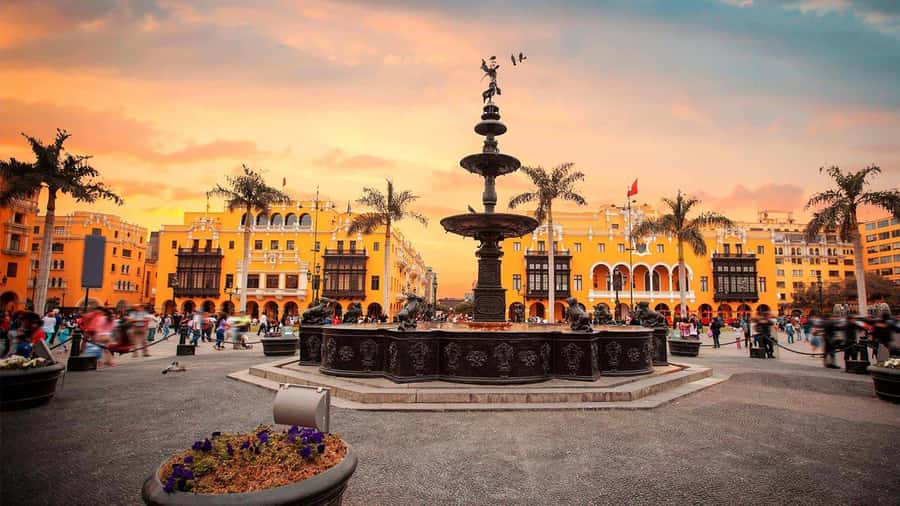 Lima: Incredible City tour half day - Huaca Pucallana and the Olivar Forest