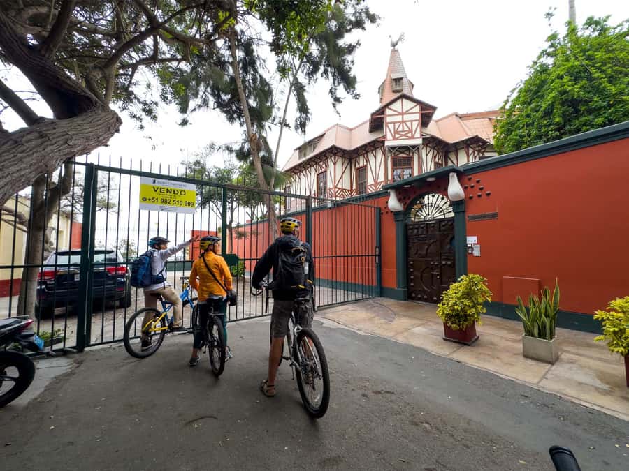Lima: Miraflores & Barranco Guided Bike Tour - Larcomar offers a short rest above the sea