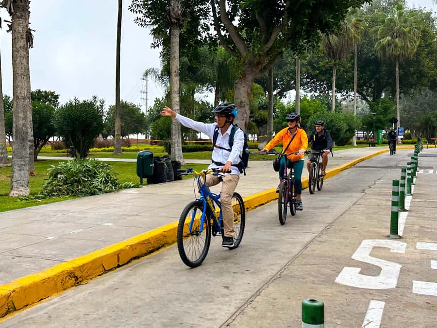 Lima: Miraflores & Barranco Guided Bike Tour - Kennedy Park starts the ride in central Miraflores