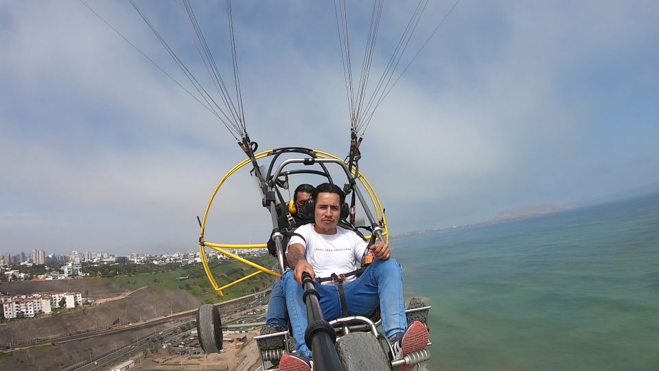 Lima: Paragliding Flight Over Costa Verde Districts - The HD video is a useful extra