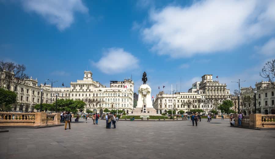 Lima: Private Classic City Tour - Plaza San Martin and Limas Republican Face