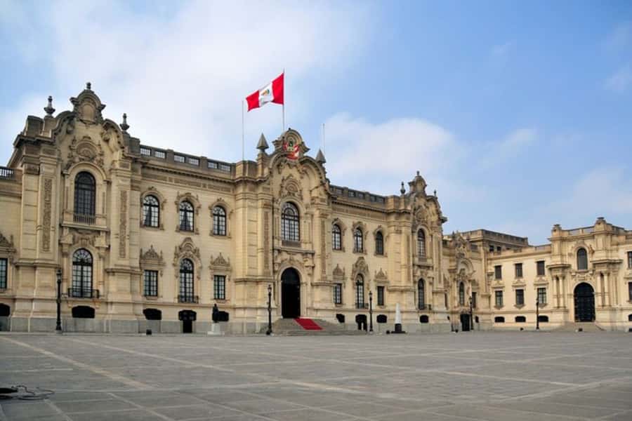 Lima: Private Custom Walking Tour With A Local Guide - Why a private walk helps in sprawling Lima
