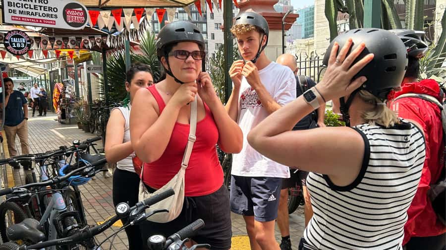 Lima: Sightseeing Bike Tour with Food and Drink Tastings - Key points at a glance