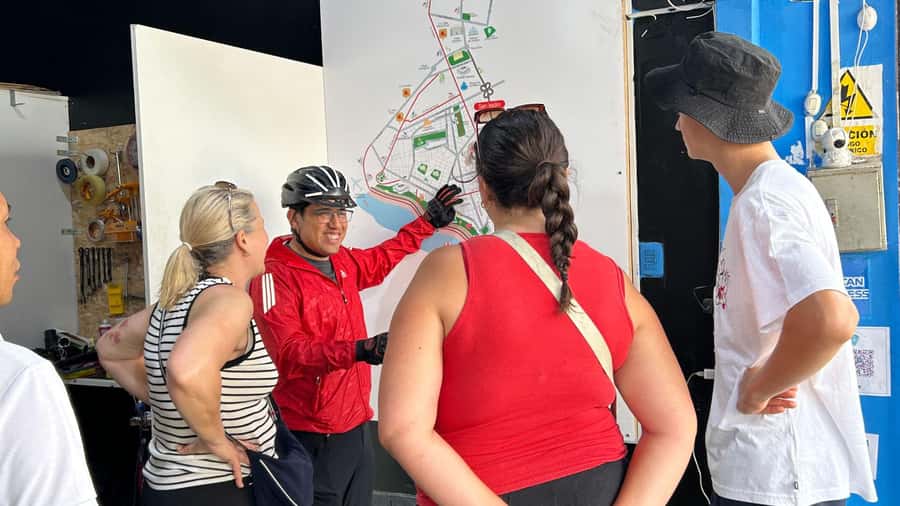 Lima: Sightseeing Bike Tour with Food and Drink Tastings - Miraflores and the Malecón sights