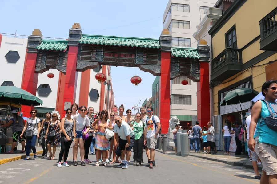 Lima: Tour a pie con Guía Local por el Centro Histórico - Union Club and the postal museum