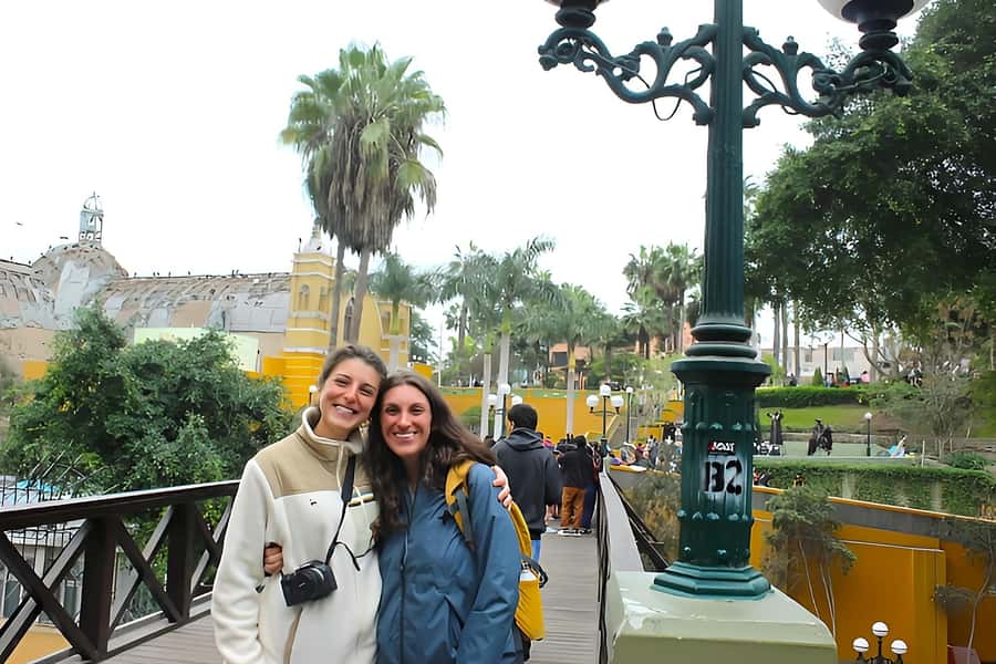Lima: Tour in Miraflores, San Isidro, Barranco & Chorrillos - Huaca Pucllana from the city streets