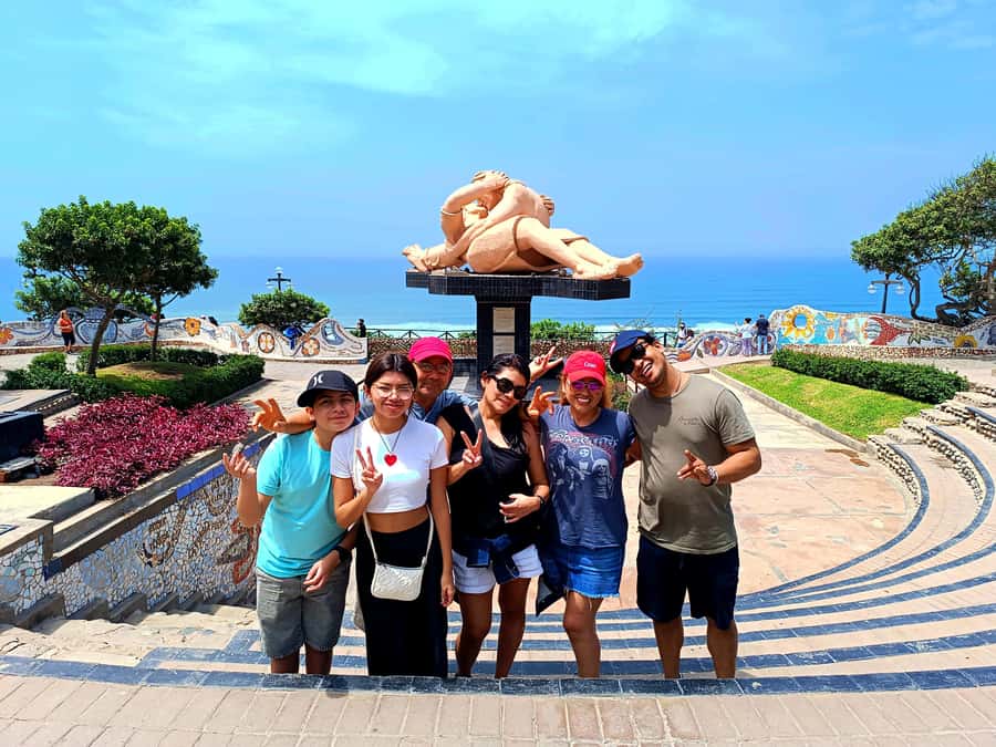Lima: Tour in Miraflores, San Isidro, Barranco & Chorrillos - Barranco murals and a slower final stop