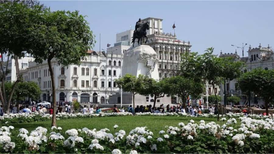 LIMA WALKING TOUR CATACOMBS FROM MIRAFLORES, HISTORICAL CENTER, WINES+BUS - Santo Domingo and the route to San Francisco