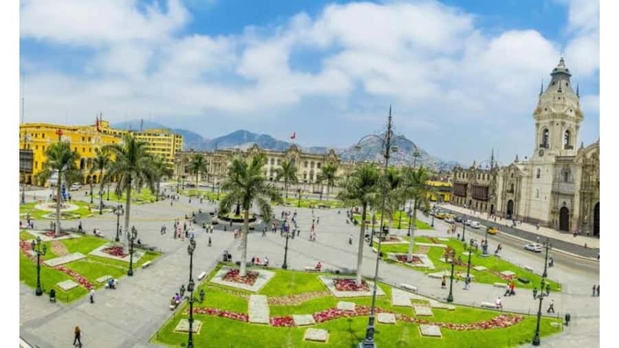 LIMA WALKING TOUR CATACOMBS FROM MIRAFLORES, HISTORICAL CENTER, WINES+BUS - Tasting Peruvian wine and pisco