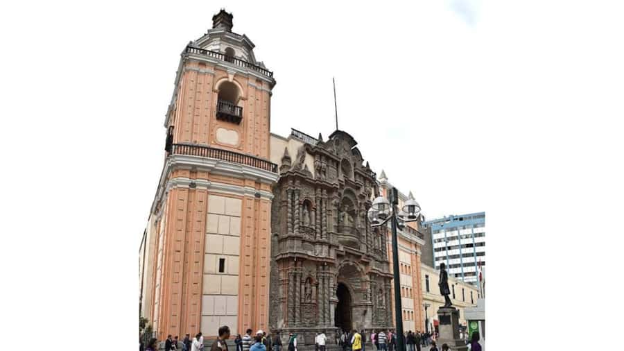 LIMA WALKING TOUR CATACOMBS FROM MIRAFLORES, HISTORICAL CENTER, WINES+BUS - Returning to Miraflores by bus
