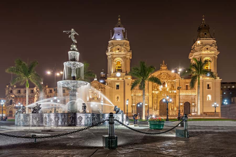 Lima: Water Magic Circuit, Downtown and Catacombs Night Tour - Trying Lima’s sweets and traditional drinks