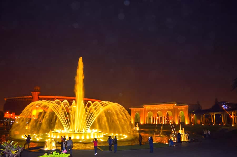 Lima: Water Magic Circuit, Downtown and Catacombs Night Tour - Why the private format matters in Lima