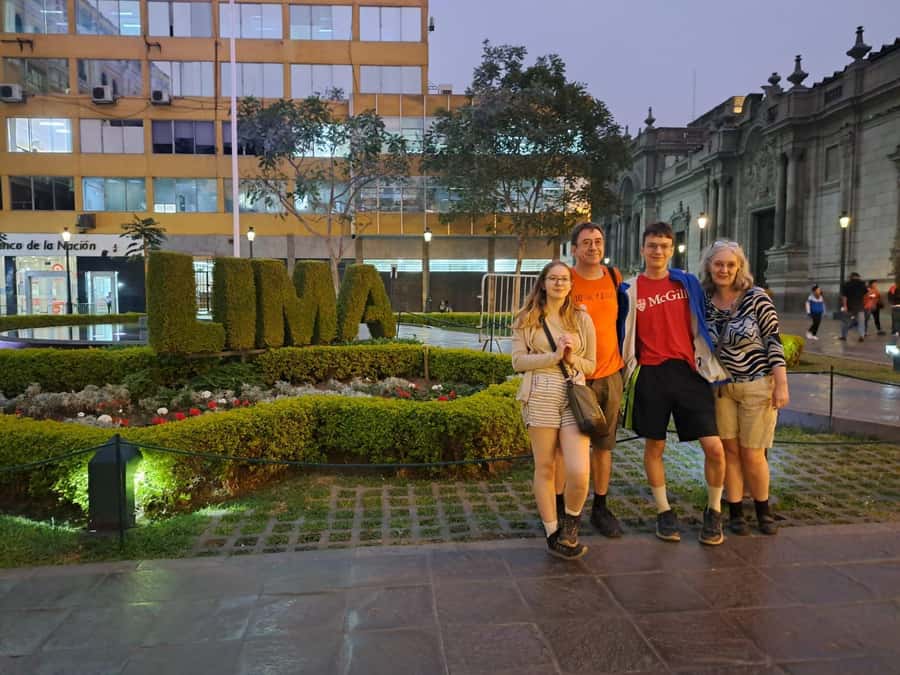 Lima: Water Magic Circuit, Downtown and Catacombs Night Tour - What the guides and drivers do best