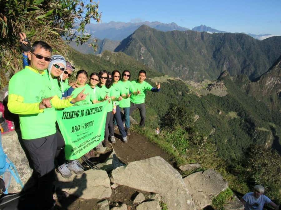 Machu Picchu: Inca Trail 2-Day Overnight Guided Tour - Hiking through forest to Wiñay Wayna
