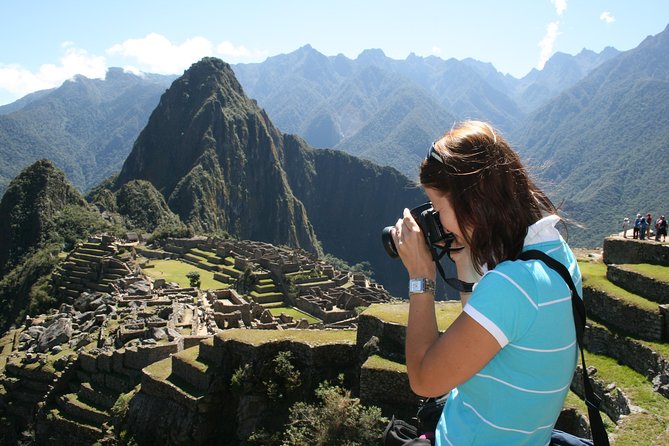 Machu Picchu Private Guided Tour from Aguas Calientes - Meeting your guide in Aguas Calientes