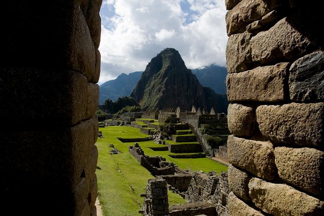 Machu Picchu Private Guided Tour from Aguas Calientes - Inside the sanctuary: two hours among Inca stonework