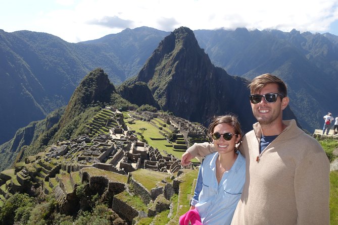 Machu Picchu Private Tour from Aguas Calientes (Tickets included) - Taking the shuttle from town to Machu Picchu
