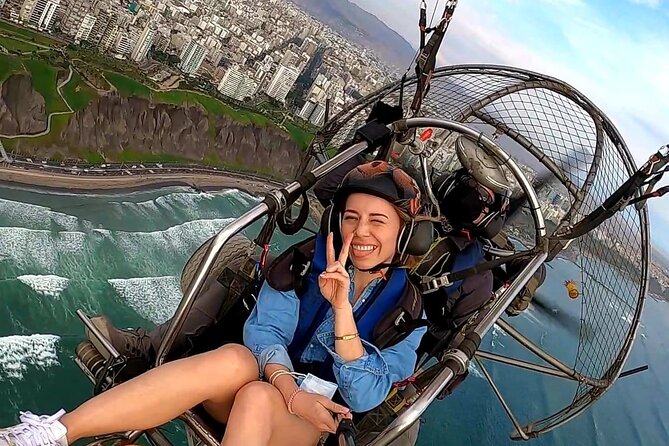 Motorized Paragliding flights on the Costa Verde - Lima - Climbing 80 to 300 meters above Lima