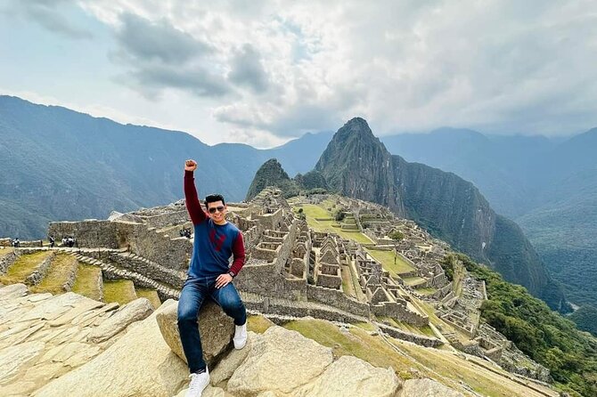One-day visit to Machu Picchu by luxurious Vistadome train. - The early transfer from Cusco to Ollantaytambo